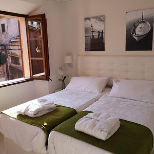 Zimmer mit zwei Einzelbetten